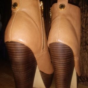 Womans high heel pumps